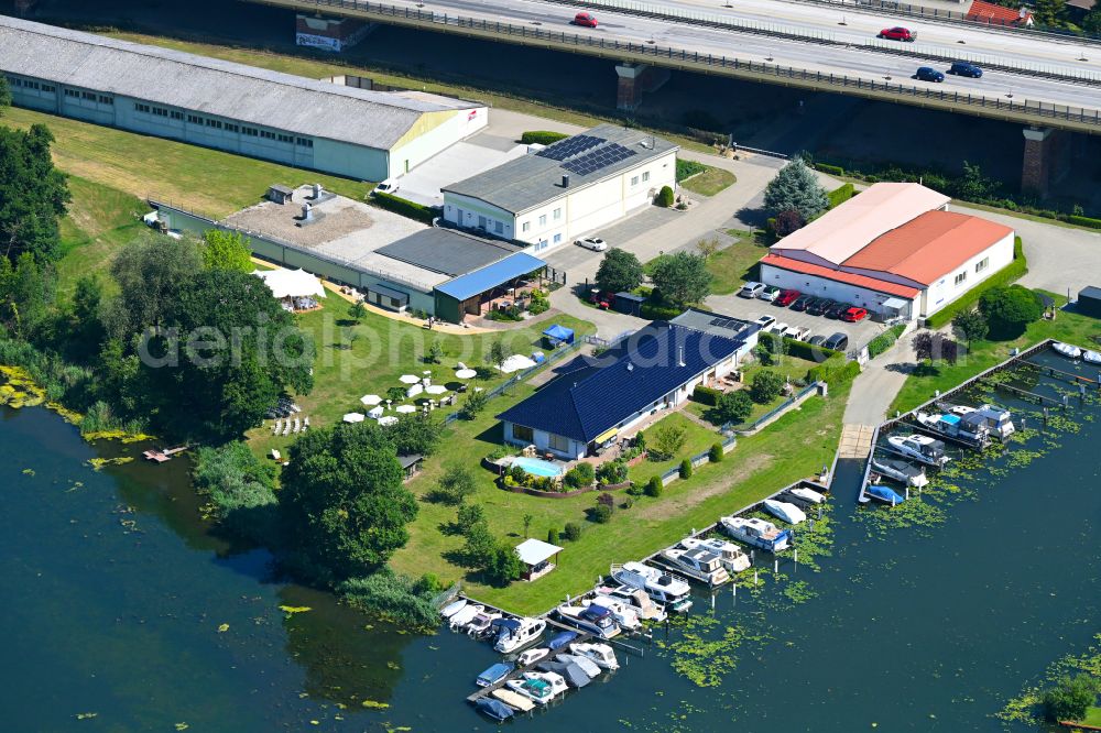 Aerial image Rüdersdorf - Pleasure boat marina with docks and moorings on the shore area Strausberger Muehlenfliess - Hohler See in Ruedersdorf in the state Brandenburg, Germany