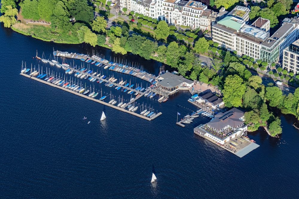 Aerial photograph Hamburg - Pleasure boat marina with docks and moorings on the shore area of Alster in Hamburg, Germany