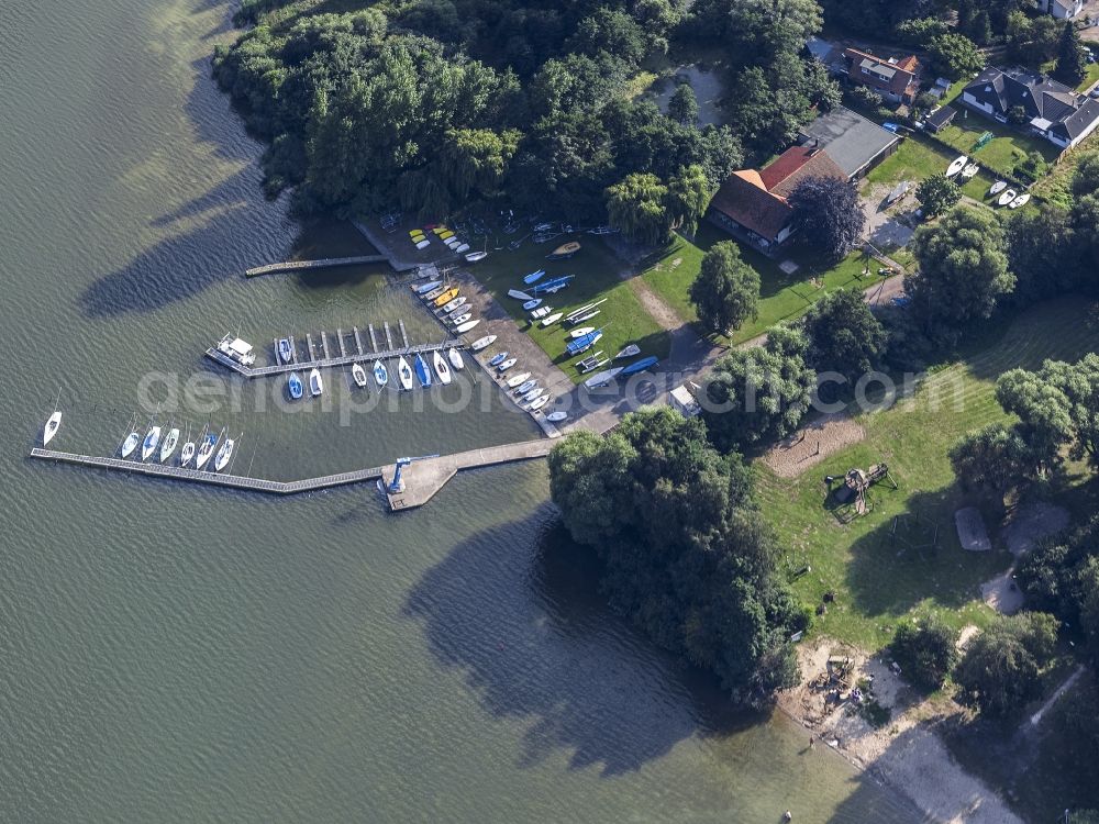Malente from the bird's eye view: Pleasure boat marina with docks and moorings on the shore area Kellersee in the district Bad Malente-Gremsmuehlen in Malente in the state Schleswig-Holstein