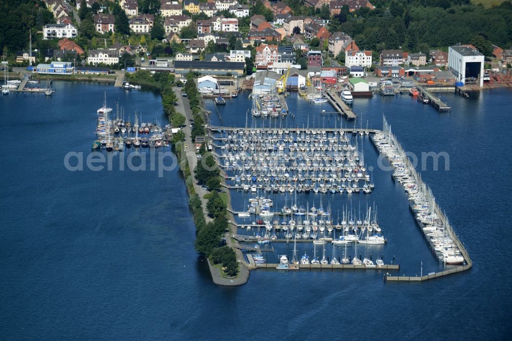 Kiel from the bird's eye view: Sports harbour Stickenhoern in the Friedrichsort part of Kiel in the state of Schleswig-Holstein. The port with its docks and pier for sailing ships and boats is located in the South of the part