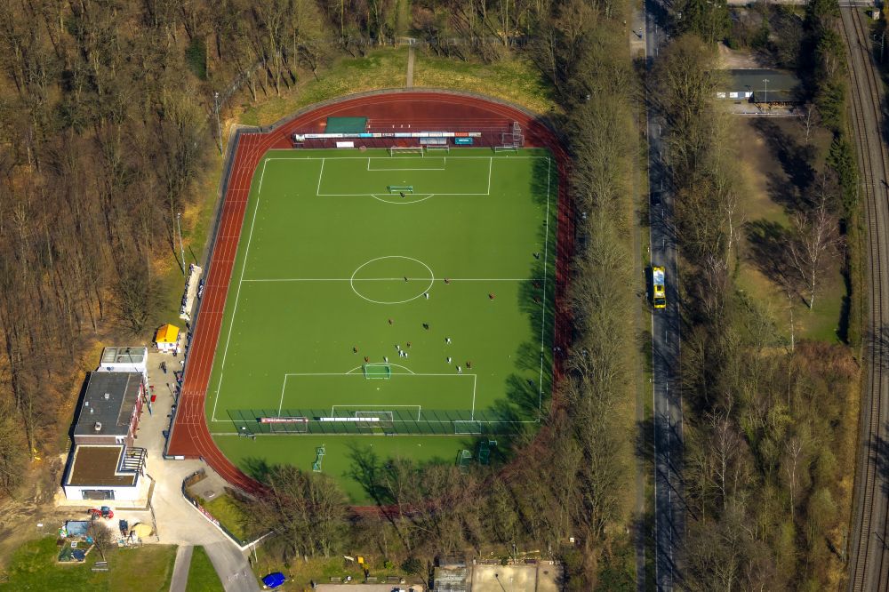 Aerial photograph Kettwig - Sports field ensemble of the football sports association Kettwig e.V. on Ruhrtalstrasse in Kettwig in the state North Rhine-Westphalia, Germany