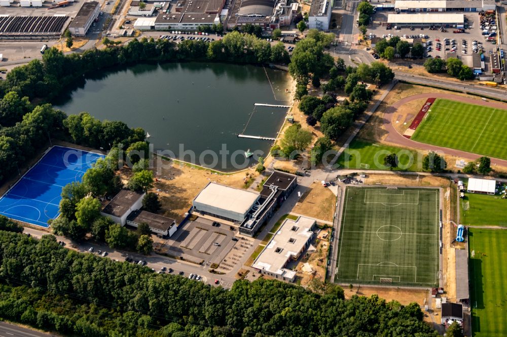 Aerial photograph Marl - Sports grounds and football pitch Am Badeweiher in Marl at Ruhrgebiet in the state North Rhine-Westphalia, Germany