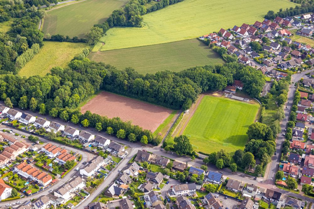 Aerial image Bönen - Sports grounds and football pitch on street Friedhofstrasse in the district Nordboegge in Boenen at Ruhrgebiet in the state North Rhine-Westphalia, Germany