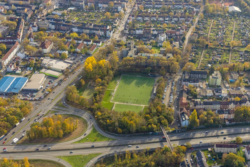 Aerial photograph Herne - Sports grounds and football pitch Emscherstrasse in the district Gelsenkirchen-Mitte in Herne in the state North Rhine-Westphalia