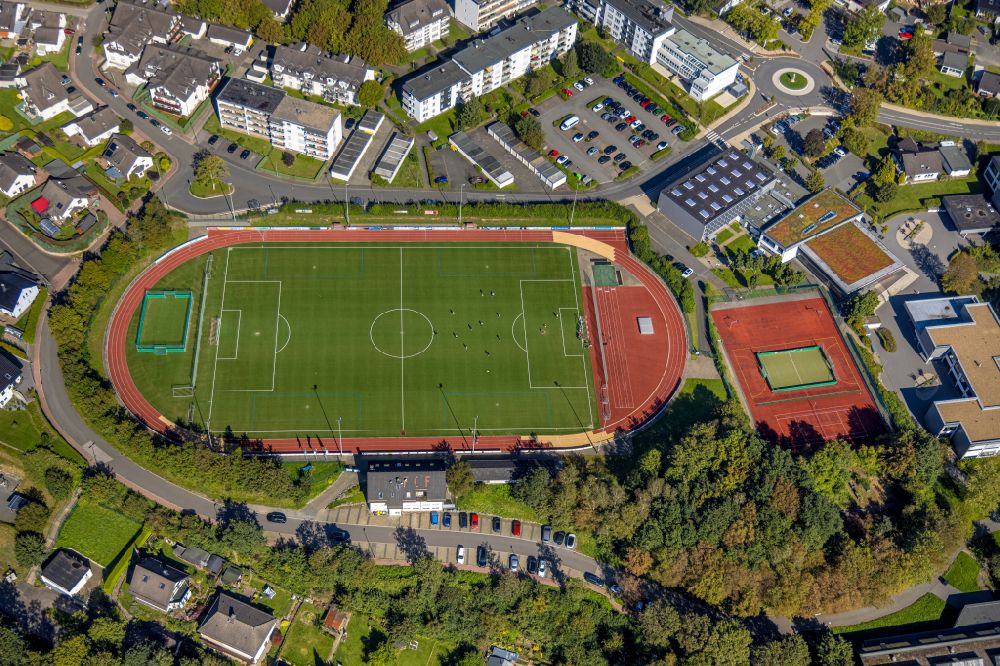 Aerial photograph Finnentrop - Sports grounds and football pitch of F.C. Finnentrop 1979 e.V. on Gutenbergstrasse in Finnentrop in the state North Rhine-Westphalia, Germany