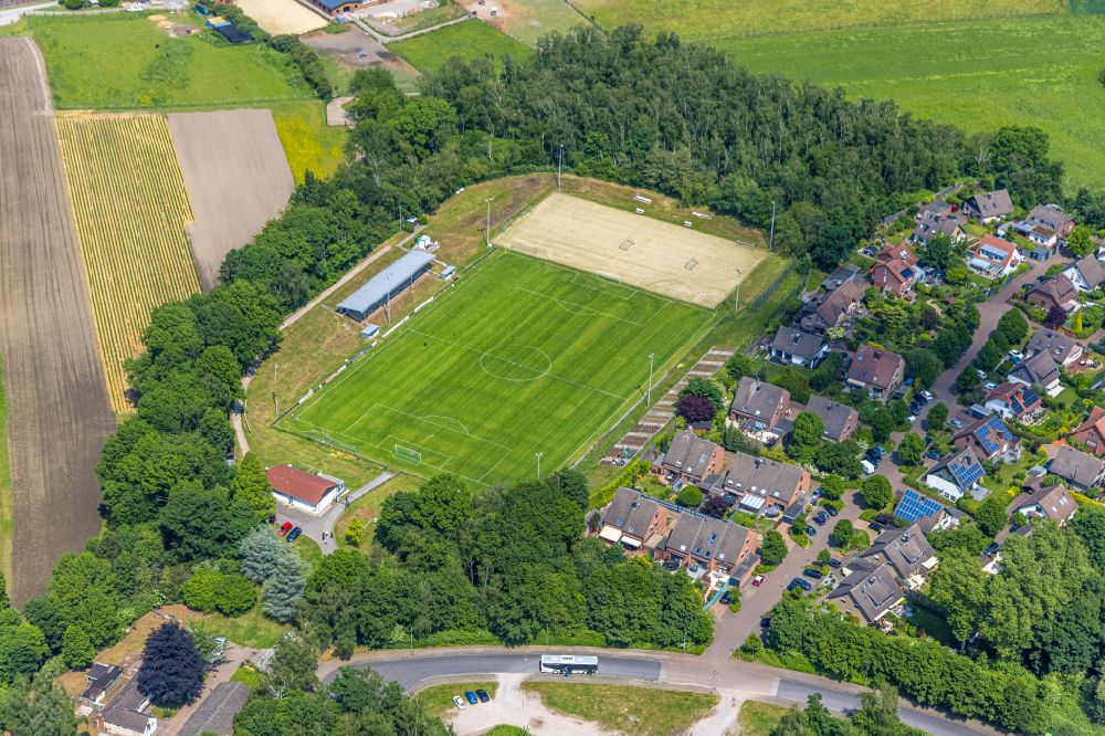 Aerial image Herne - Sports field and soccer field Dr. Jovanovic-Glueck-Auf-Stadion Am Holzplatz in Herne in the Ruhr area in the state of North Rhine-Westphalia, Germany