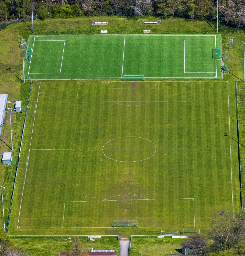 Aerial photograph Herne - Sports field and soccer field Dr. Jovanovic-Glueck-Auf-Stadion Am Holzplatz in Herne in the Ruhr area in the state of North Rhine-Westphalia, Germany