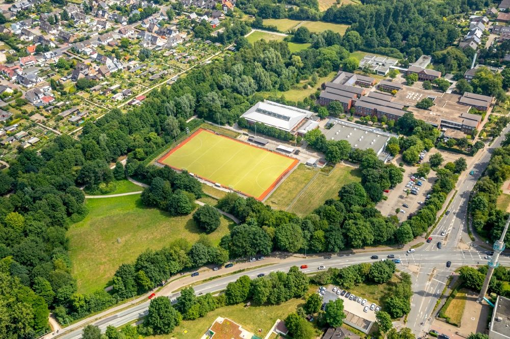 Dinslaken from above - Sports grounds and football pitch of TV Jahn Dinslaken-Hiesfeld 1906 e.V. - Hockeyabteilung in Dinslaken in the state North Rhine-Westphalia, Germany