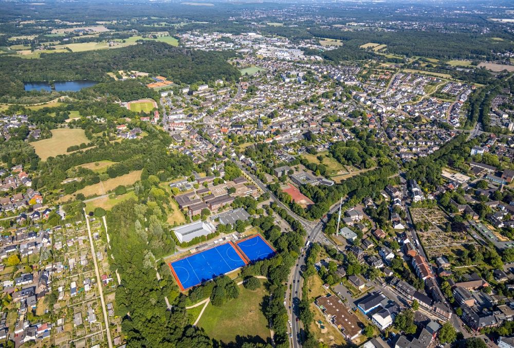 Aerial image Dinslaken - Sports grounds and football pitch of TV Jahn Dinslaken-Hiesfeld 1906 e.V. - Hockeyabteilung in Dinslaken in the state North Rhine-Westphalia, Germany