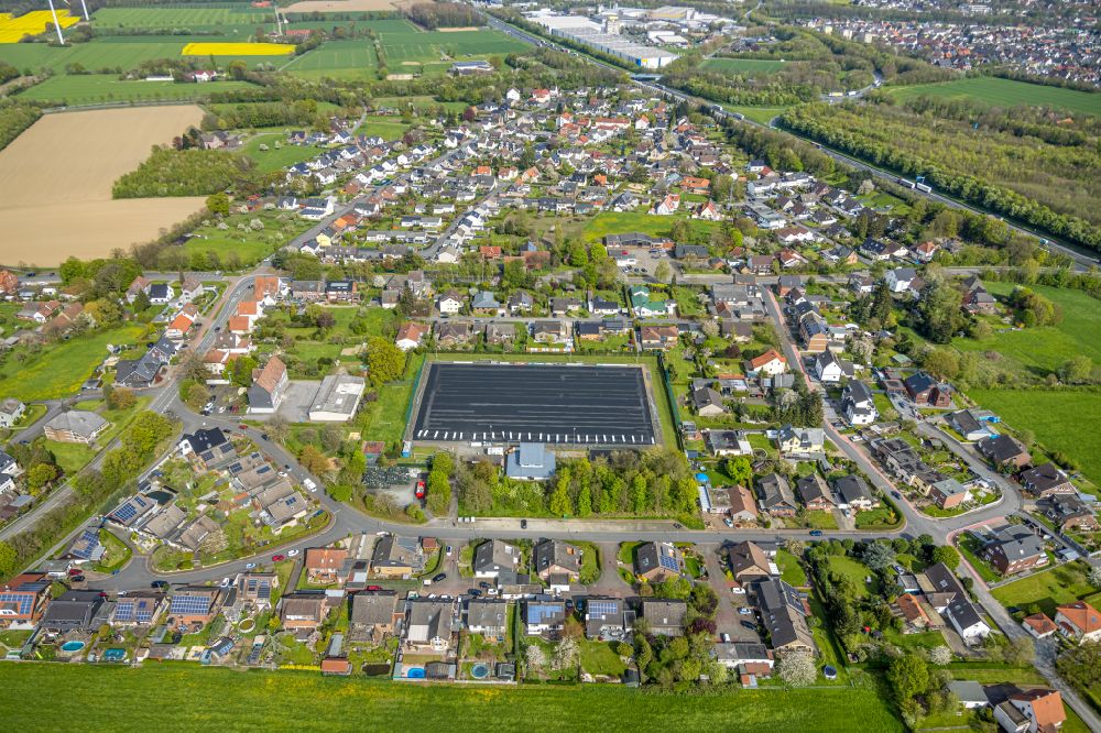 Bönen from above - Sports grounds and football pitch on Meereweg in a residential area in the district Nordboegge in Boenen in the state North Rhine-Westphalia, Germany