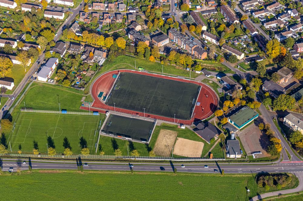 Aerial image Moers - Sports grounds and football pitch on Stormstrasse ecke Lange Strasse in the district Repelen in Moers in the state North Rhine-Westphalia, Germany