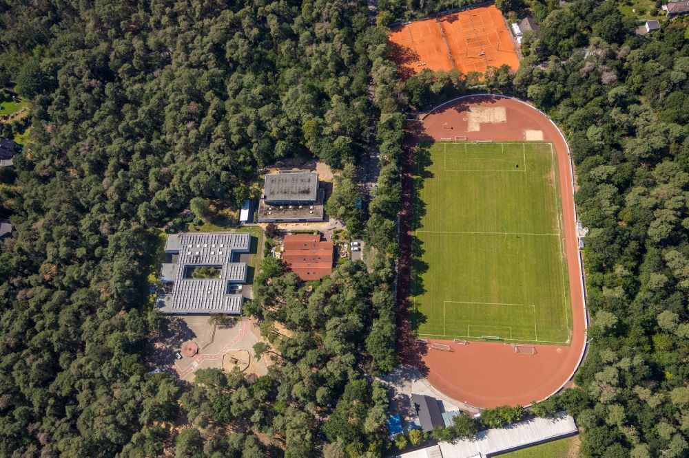 Hünxe from the bird's eye view: Sports grounds and football pitch of Otto-Pankok-Schule in Huenxe in the state North Rhine-Westphalia, Germany