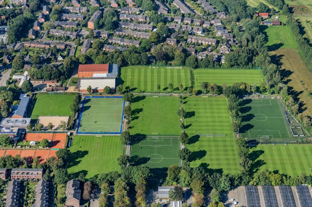 Aerial image Norderstedt - Sports grounds and football pitch Paulhauenschildsportplaetze in Norderstedt in the state Schleswig-Holstein, Germany