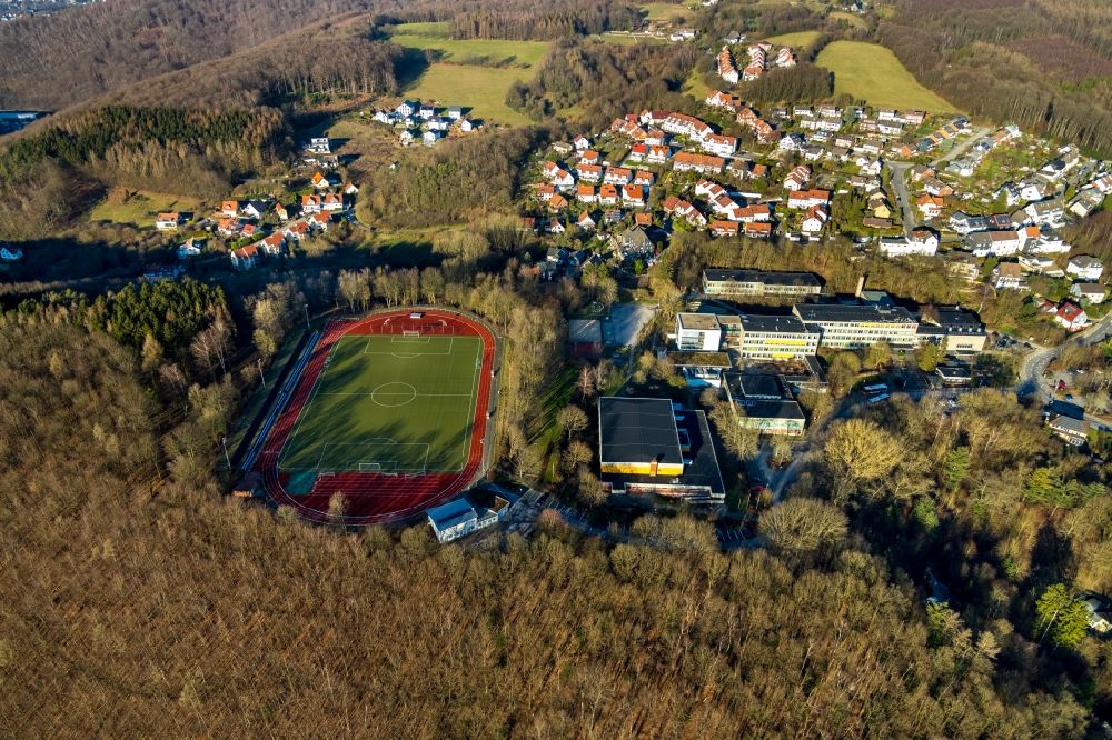 Aerial image Ennepetal - Sports grounds and football pitch at the Staedtisches Reichenbach-Gymnasium Ennepetal in the Peddinghausstrasse in Ennepetal in the state North Rhine-Westphalia