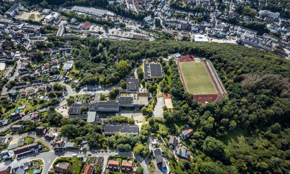 Aerial image Ennepetal - Sports grounds and football pitch at the Reichenbach high school in the Peddinghausstrasse in Ennepetal in the state North Rhine-Westphalia