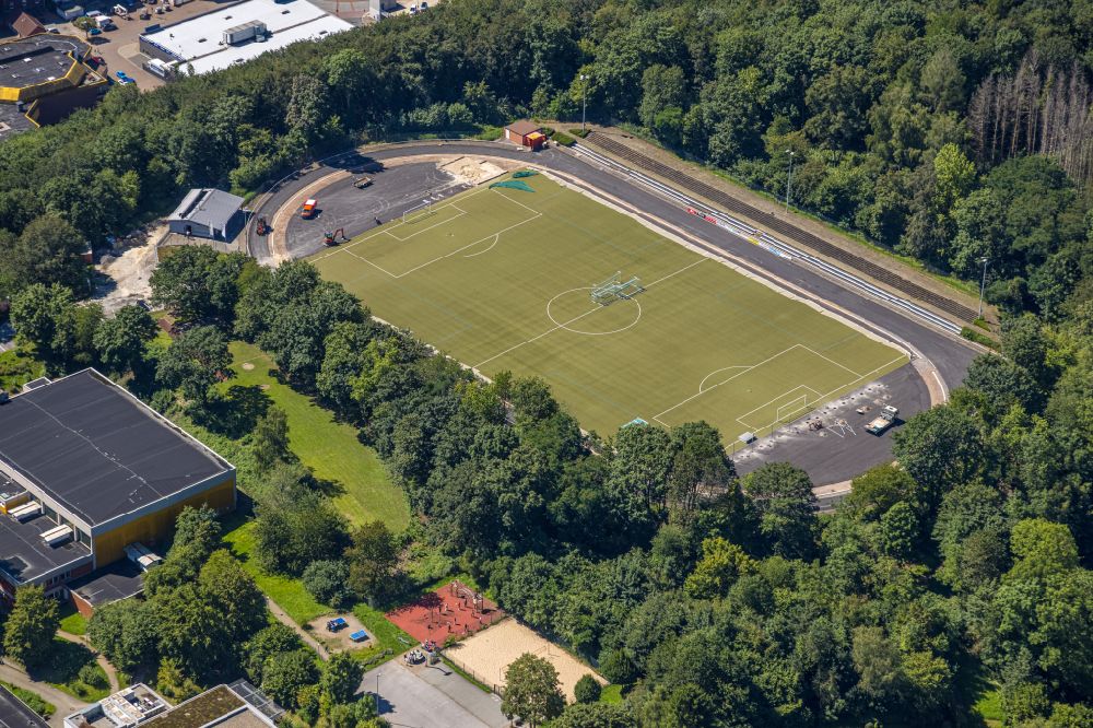 Aerial photograph Ennepetal - Sports grounds and football pitch at the Staedtisches Reichenbach-Gymnasium Ennepetal in the Peddinghausstrasse in Ennepetal in the state North Rhine-Westphalia