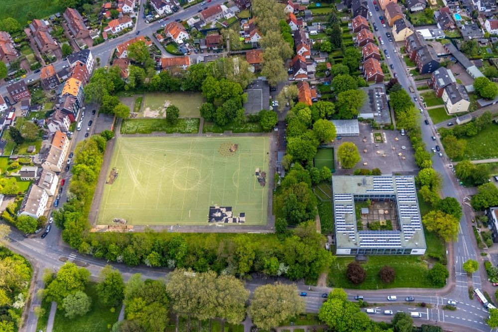 Herne from above - Sports grounds and football pitch and das Schulgelaende of Hans-Tilkowski-Schule on Edmand-Weber-Strasse in Herne in the state North Rhine-Westphalia, Germany