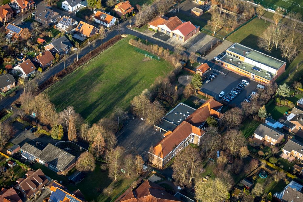 Aerial photograph Drensteinfurt - Sports grounds and football pitch on Schulgelaende of Lonbertus Grundschule Walstedde on Boecken in Walstedde in the state North Rhine-Westphalia, Germany