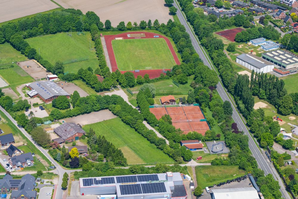 Horneburg from the bird's eye view: Sports grounds and football pitch Sportanlagen in Horneburg in the state Lower Saxony, Germany