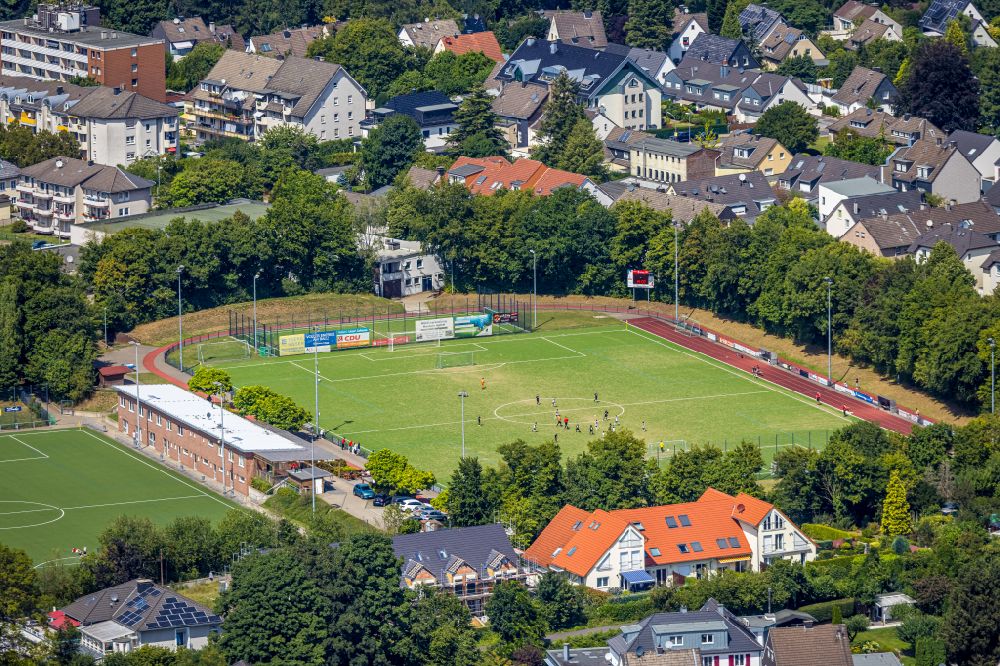 Velbert from above - Sports grounds and football pitch Sportclub Velbert eV on Von-Boettinger-Strasse in Velbert in the state North Rhine-Westphalia