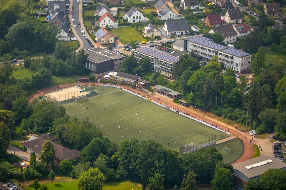 Aerial image Niederwenigern - Sports grounds and football pitch of Sportfreunde Nieofwenigern 1924 e.V. on Rueggenweg in Niederwenigern in the state North Rhine-Westphalia, Germany