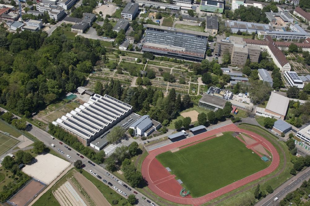 Aerial photograph Mainz - Sports grounds and football pitch with sports hall of USC Mainz e.V. on Dalheimer Weg in Mainz in the state Rhineland-Palatinate, Germany