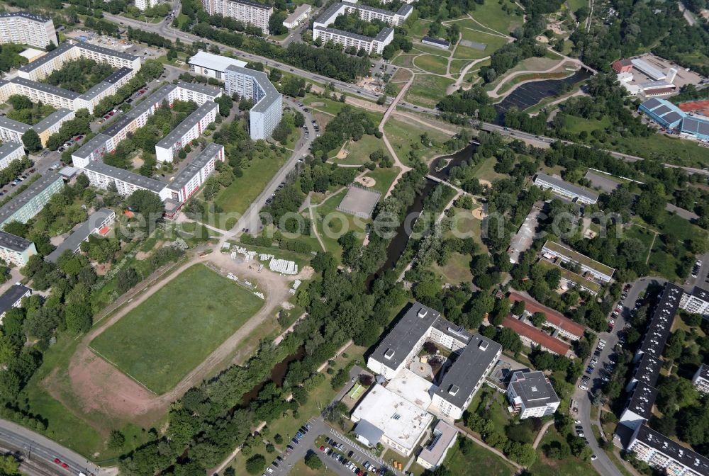 Erfurt from above - Sports grounds and football pitch Sportplatz Karl Specht on Hanoier Strasse in the district Berliner Platz in Erfurt in the state Thuringia, Germany