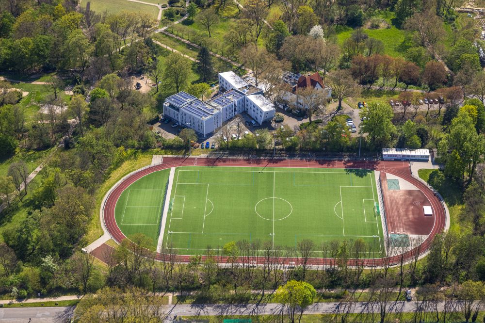Herne from the bird's eye view: Sports grounds and football pitch Sportplatz Schaeferstrasse I on street Vinckestrasse in Herne at Ruhrgebiet in the state North Rhine-Westphalia, Germany