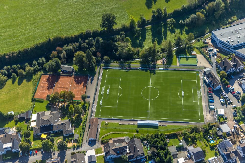 Aerial image Elspe - Sports field - soccer field of the SSV-Elspe 1911 e.V. and tennis courts of the Tennisclub Elspe on the street Zum Elspebach in Elspe in the state North Rhine-Westphalia, Germany