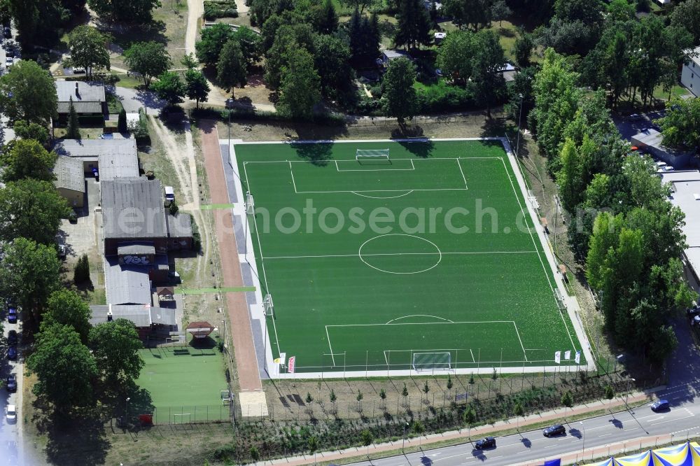 Aerial image Teltow - Sports grounds and football pitch Teltower Fussballverein 1913 on Jahnstrasse in Teltow in the state Brandenburg, Germany