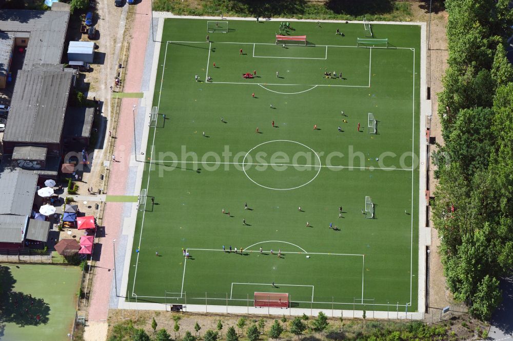 Teltow from above - Sports grounds and football pitch Teltower Fussballverein 1913 on Jahnstrasse in Teltow in the state Brandenburg, Germany
