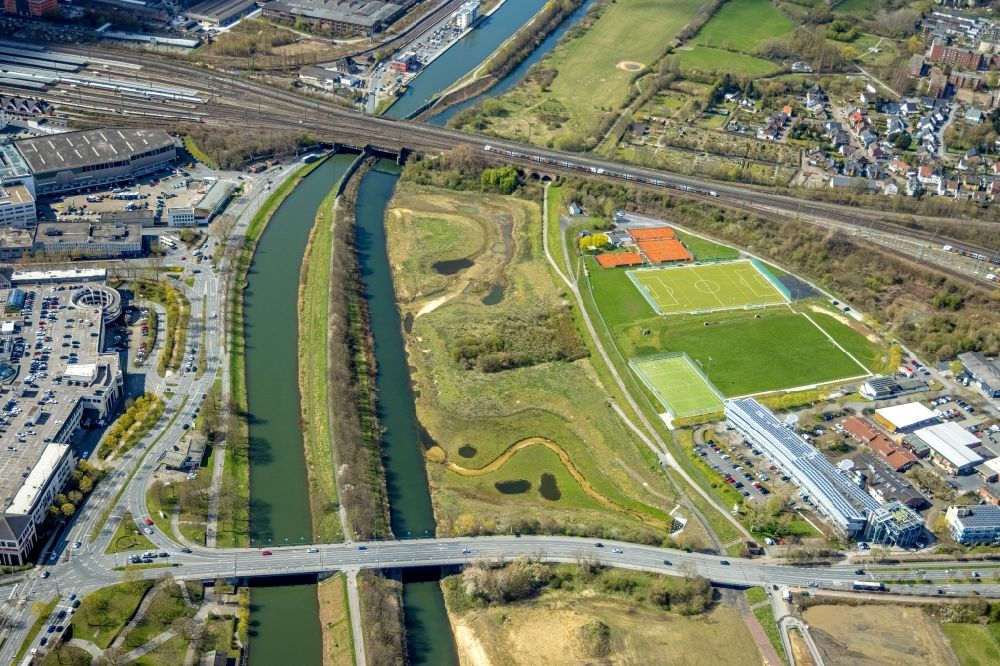 Aerial photograph Hamm - Sports grounds and football pitch und Tennisplatz on Lippe in the district Heessen in Hamm at Ruhrgebiet in the state North Rhine-Westphalia, Germany