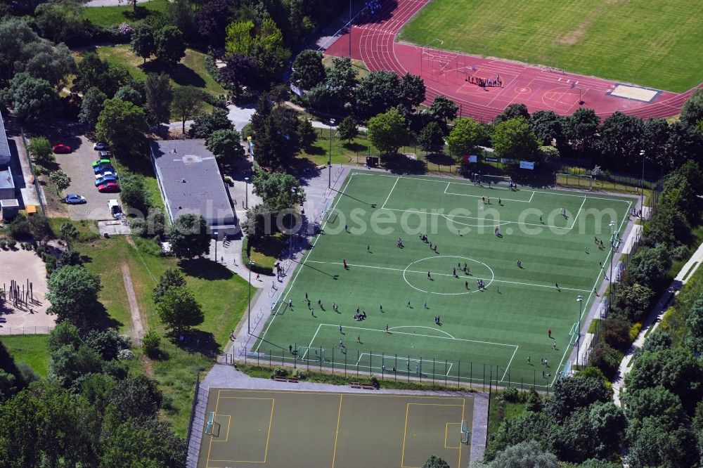 Aerial image Berlin - Sports grounds and football pitch on Teterower Ring in the district Kaulsdorf in Berlin, Germany