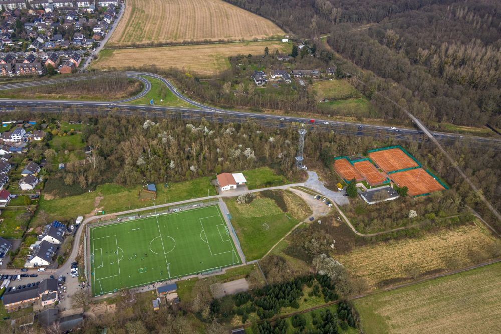 Duisburg from above - Sports grounds and football pitch Turnerschaft Duisburg-Rahm 1906 e.V. on street Reiserpfad in the district Rahm in Duisburg at Ruhrgebiet in the state North Rhine-Westphalia, Germany