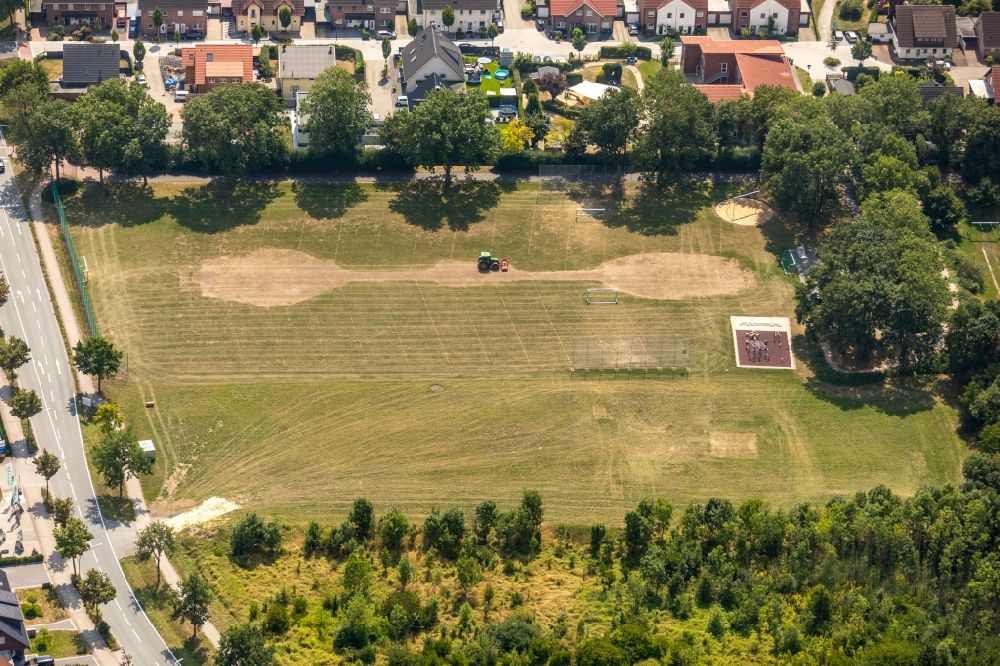 Aerial image Drensteinfurt - Sports grounds and football pitch on Weidenbrede - Konrad-Adenauer-Strasse in Drensteinfurt in the state North Rhine-Westphalia, Germany