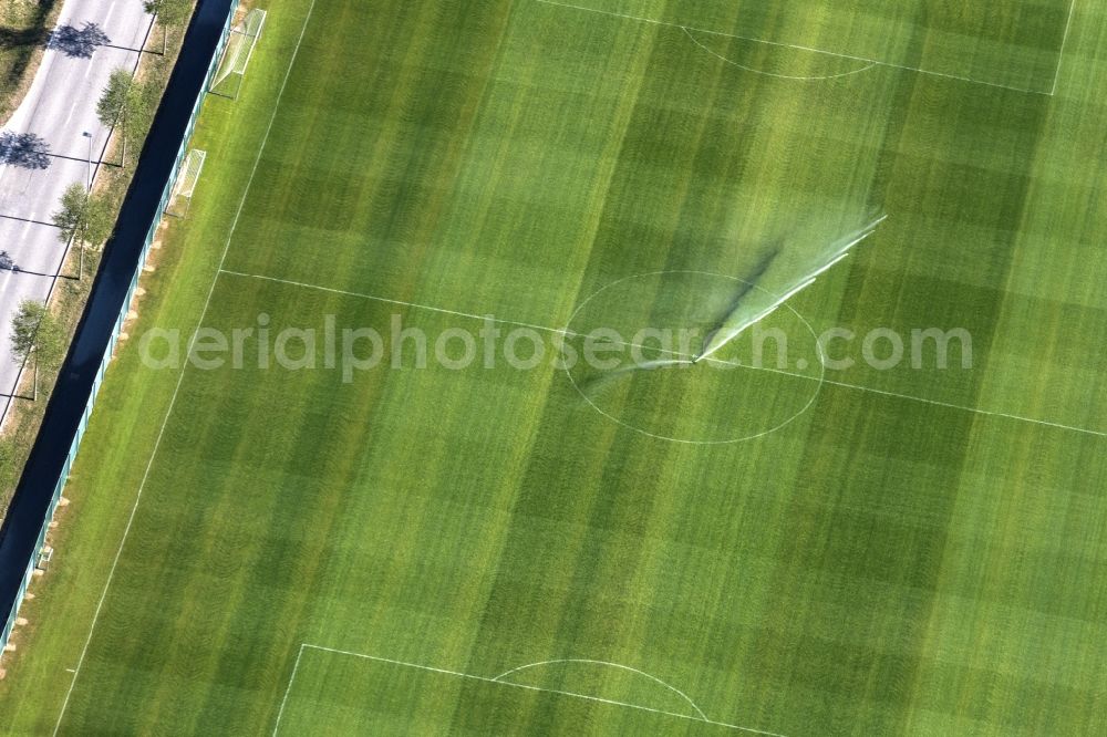 Aerial photograph Augsburg - Sports grounds and football pitch of WWK Arena wir gerade gewaessert in Augsburg in the state Bavaria, Germany