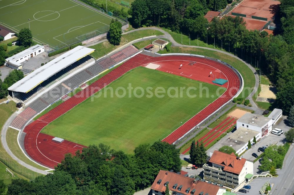 Aerial photograph Passau - Ensemble of sports grounds DJK Sportplatz Passau between Danziger Strasse and Am Doebldobl in Passau in the state Bavaria, Germany