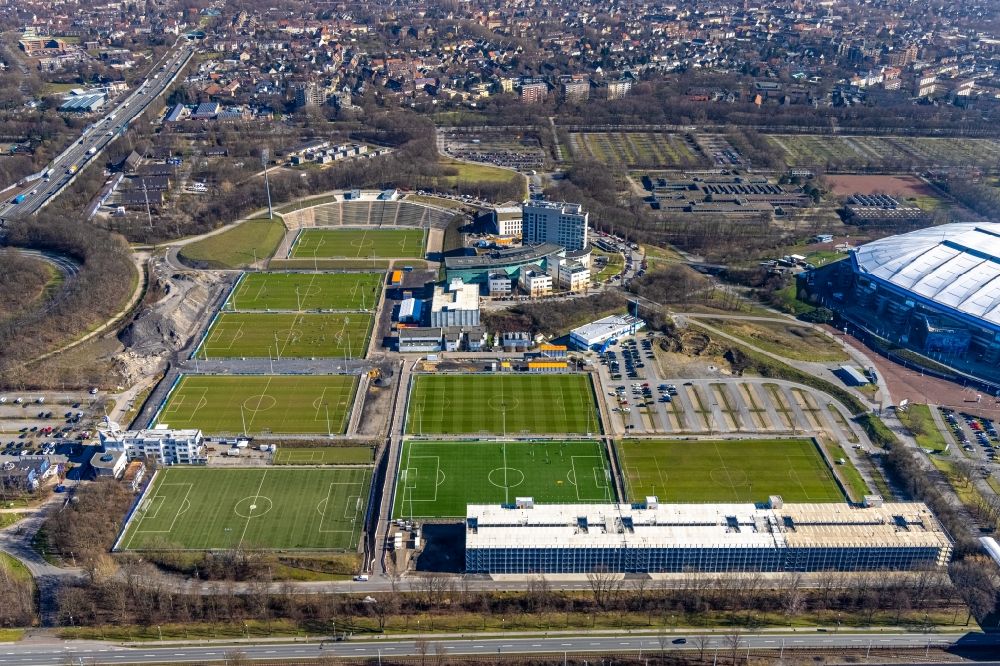 Gelsenkirchen from above - Ensemble of sports grounds of FC Gelsenkirchen-Schalke 04 e.V. between the Ernst-Kuzorra-Weg and of the Parkallee in the district Erle in Gelsenkirchen at Ruhrgebiet in the state North Rhine-Westphalia, Germany