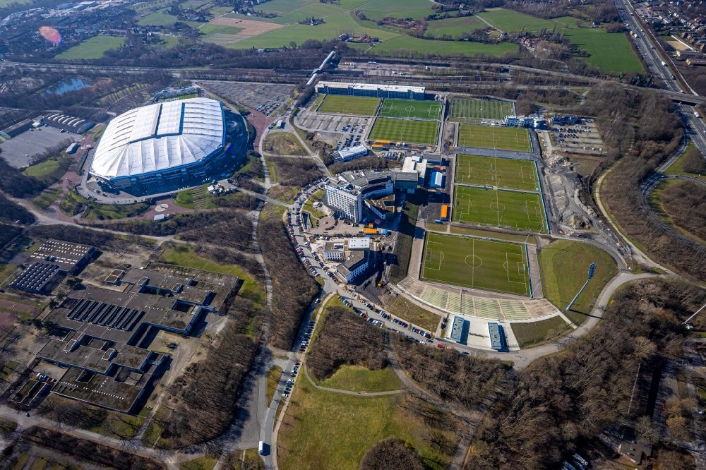 Gelsenkirchen from above - Ensemble of sports grounds of FC Gelsenkirchen-Schalke 04 e.V. between the Ernst-Kuzorra-Weg and of the Parkallee in the district Erle in Gelsenkirchen at Ruhrgebiet in the state North Rhine-Westphalia, Germany