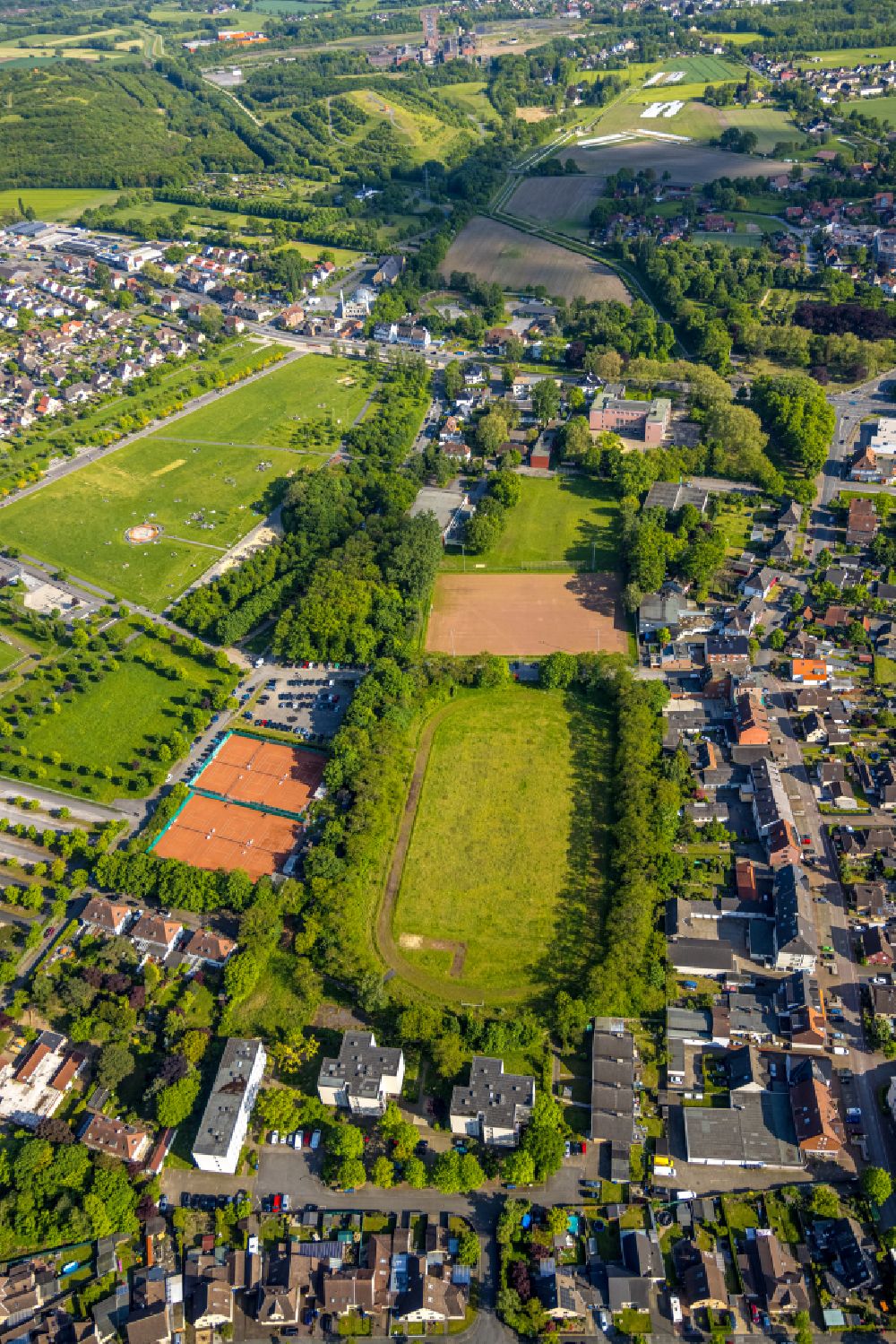 Aerial photograph Hamm - Ensemble of sports grounds on Glueck-Auf-Stadion in the district Herringen in Hamm at Ruhrgebiet in the state North Rhine-Westphalia, Germany