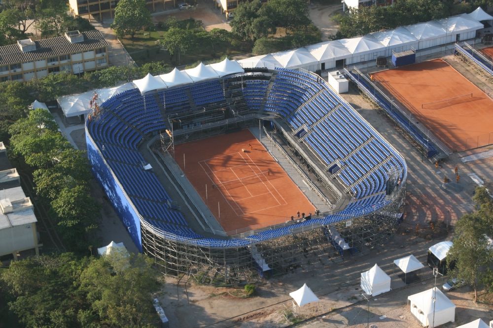 Rio de Janeiro from the bird's eye view: Sports venue tennis competitions at the 15th Pan American Games 2007 and the 2007 Parapan American Games in Rio de Janeiro in Brazil. The tennis court was also hosted several Davis Cup Tournament Davis Cup team Brazil