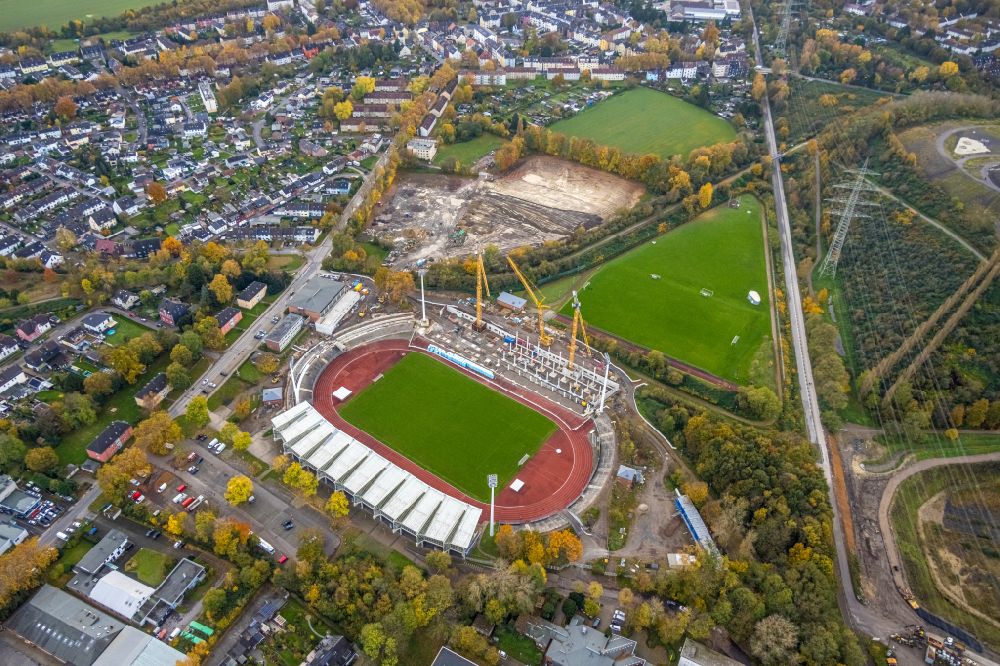 Bochum from above - Sports facility grounds of the Arena stadium Lohrheidestadion overlooking the Landmarke Himmelstreppe by the artist Herman Prigann on a former slag heap in the district Wattenscheid in Bochum in the state North Rhine-Westphalia