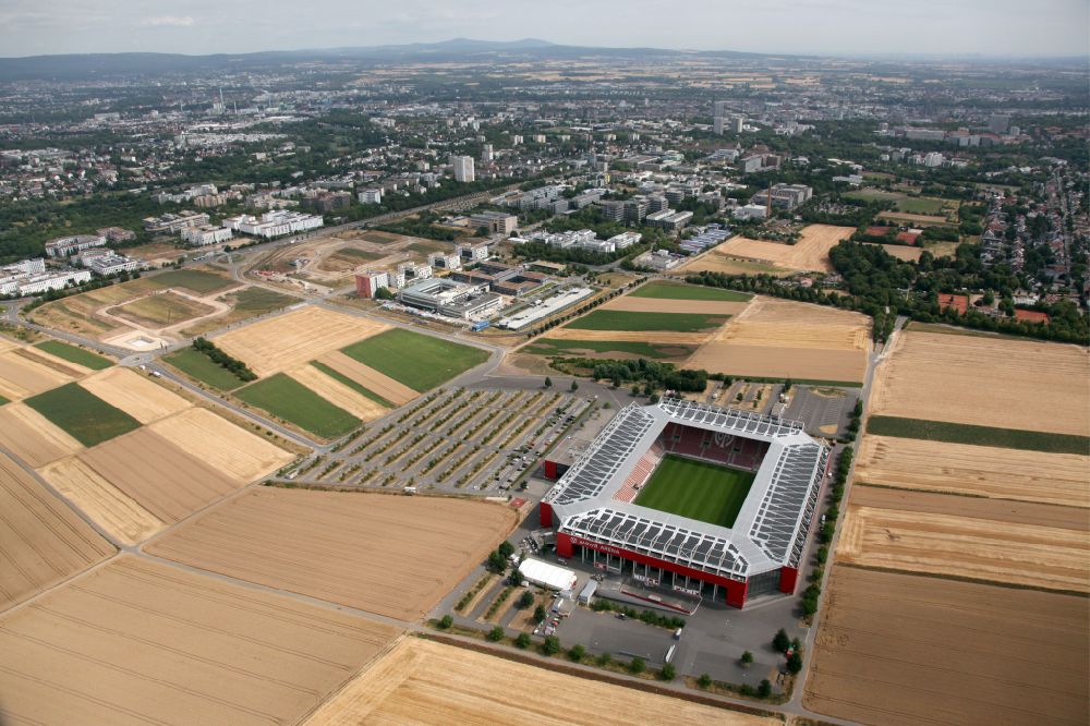 Aerial photograph Mainz - Sports facility grounds of the arena of the stadium MEWA ARENA (former name OPEL Arena and Coface Arena) on Eugen-Salomon-Strasse in Mainz in the state Rhineland-Palatinate, Germany