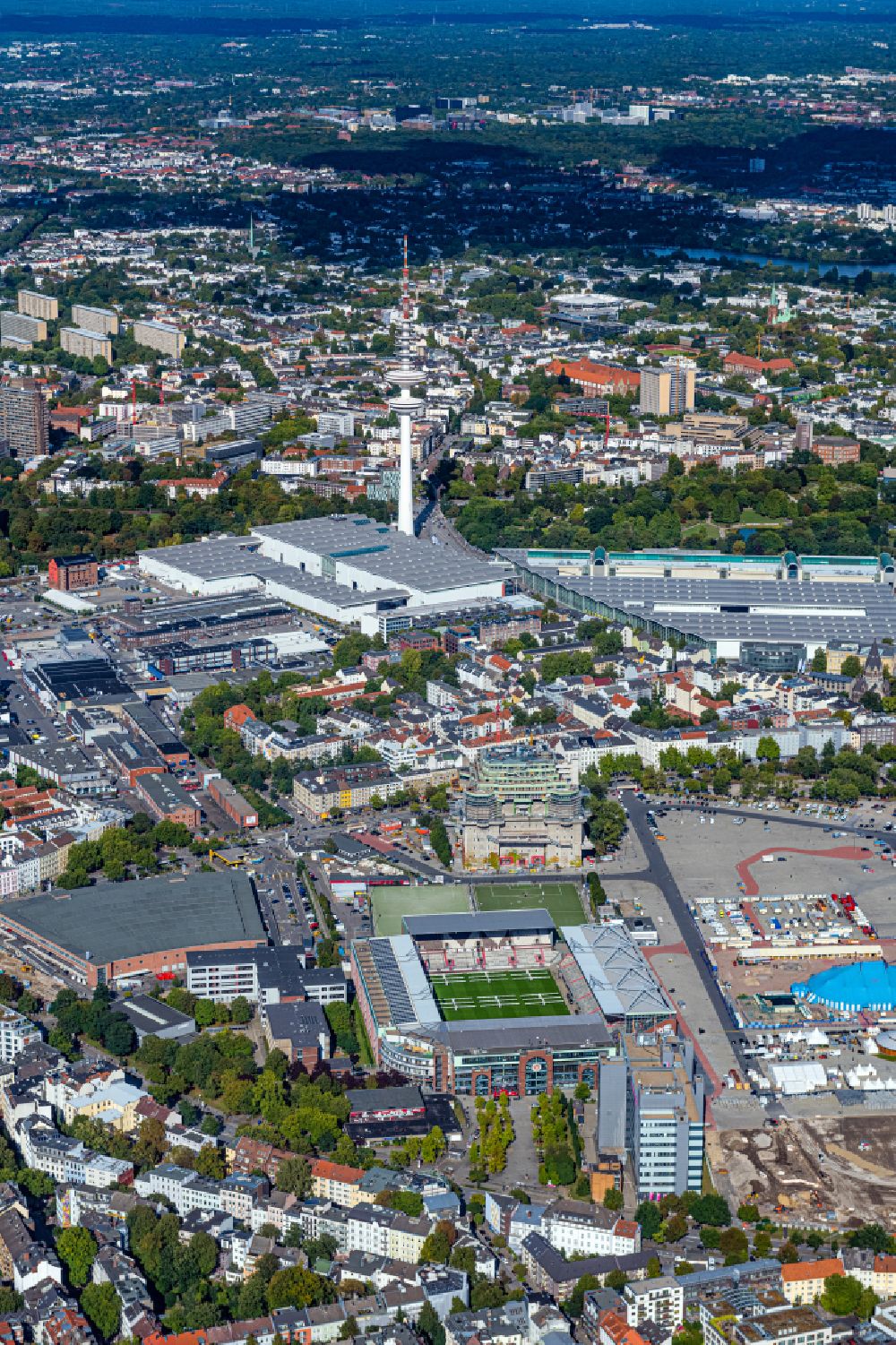 Hamburg from the bird's eye view: Sports facility grounds of the arena of the stadium Millerntor- Stadion in am Heiligengeistfeld in the St. Pauli district in Hamburg, Germany