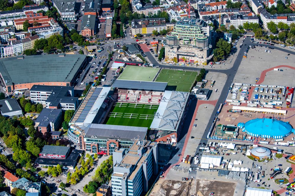 Hamburg from above - Sports facility grounds of the arena of the stadium Millerntor- Stadion in am Heiligengeistfeld in the St. Pauli district in Hamburg, Germany
