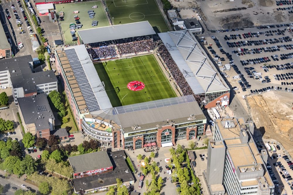 Aerial image Hamburg - Sports facility grounds of the Arena stadium Millerntor-Stadion in the district Sankt Pauli in Hamburg, Germany