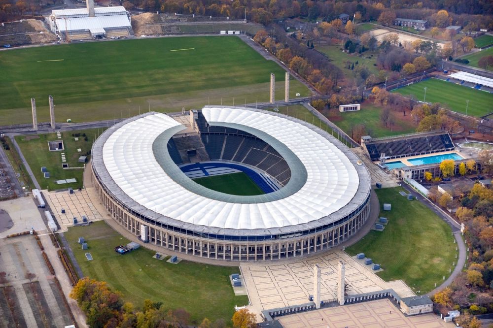 Aerial photograph Berlin - Sports facility grounds of the Arena stadium Olympiastadion of Hertha BSC in Berlin in Germany