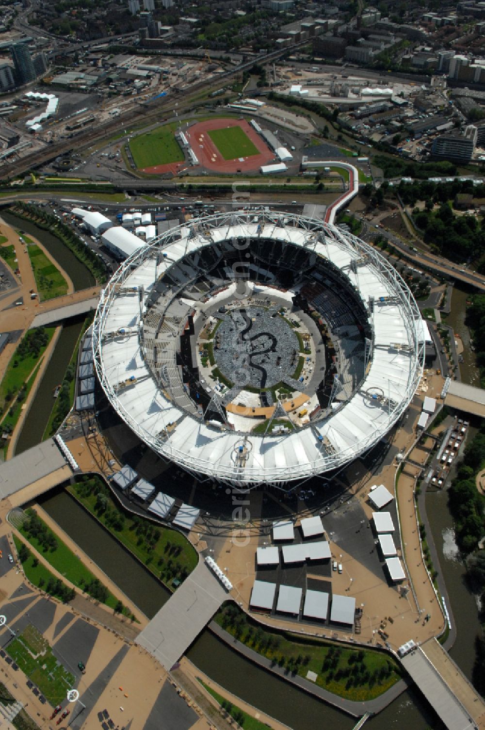 Aerial image London - Sports facility grounds of the Arena stadium Olympiastadion on street Unnamed Road in the district Stratford in London in England, United Kingdom