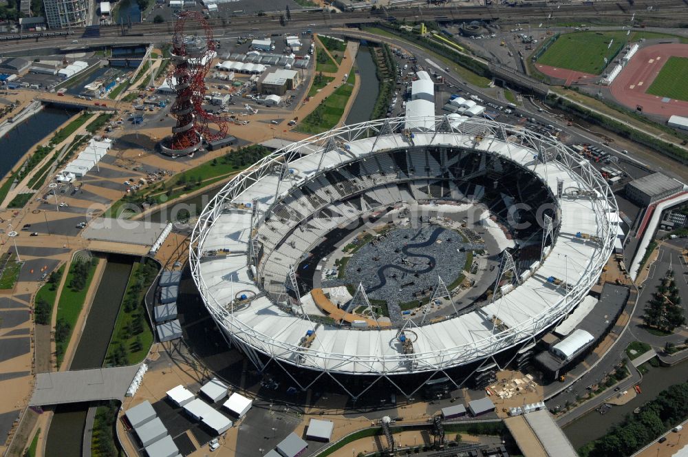 London from the bird's eye view: Sports facility grounds of the Arena stadium Olympiastadion on street Unnamed Road in the district Stratford in London in England, United Kingdom