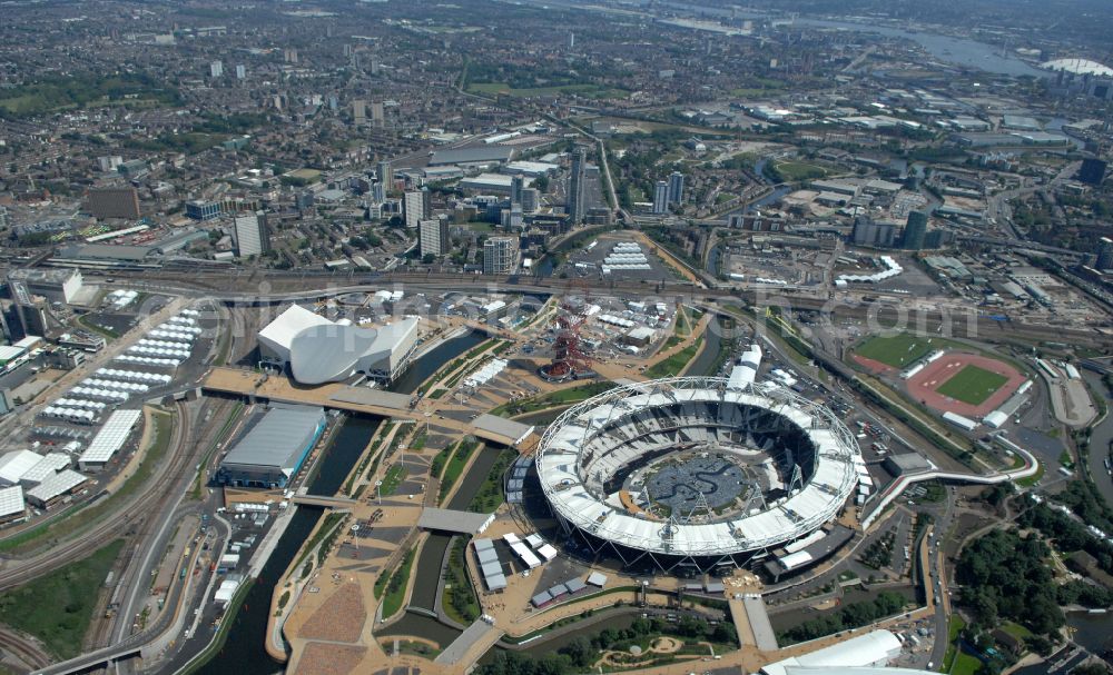 Aerial photograph London - Sports facility grounds of the Arena stadium Olympiastadion on street Unnamed Road in the district Stratford in London in England, United Kingdom